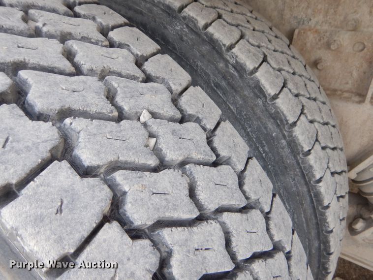 image for item GN9341 1999 International 5000 ready mix truck