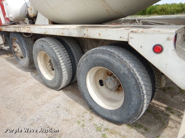 image for item GN9341 1999 International 5000 ready mix truck