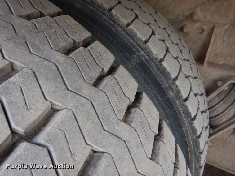 image for item GN9341 1999 International 5000 ready mix truck