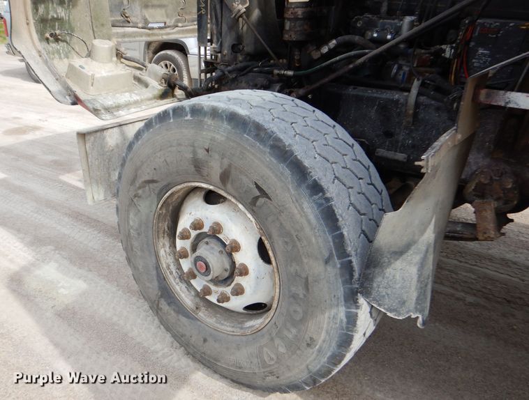 image for item GN9341 1999 International 5000 ready mix truck