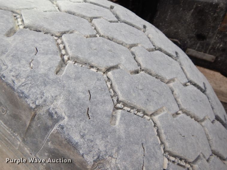 image for item GN9341 1999 International 5000 ready mix truck