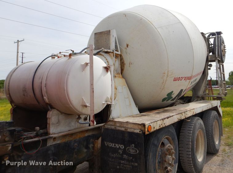 image for item GN9341 1999 International 5000 ready mix truck