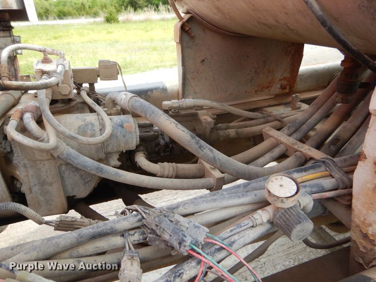 image for item GN9341 1999 International 5000 ready mix truck