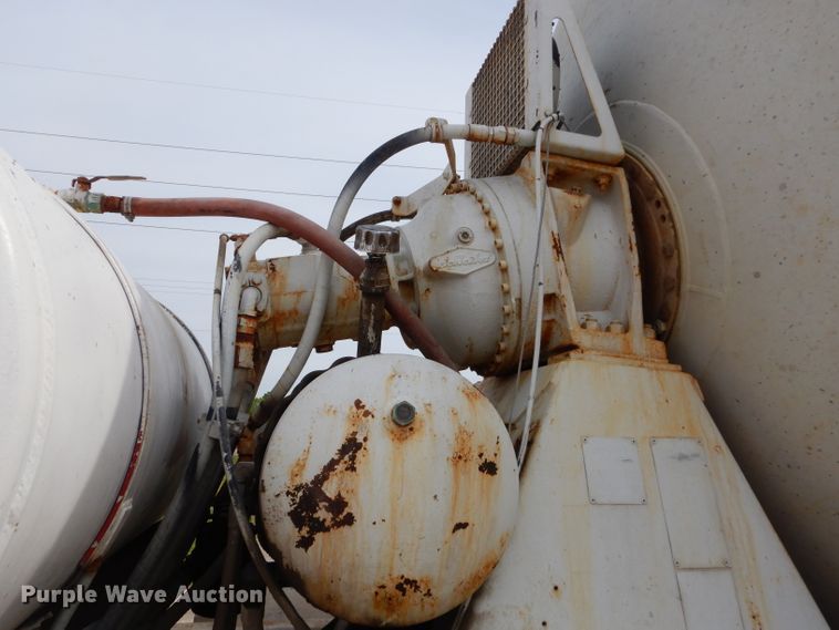 image for item GN9341 1999 International 5000 ready mix truck