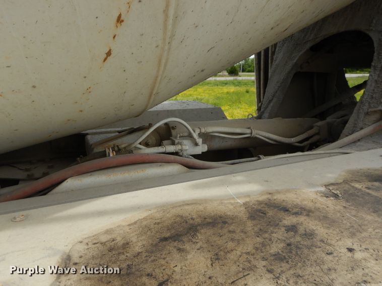 image for item GN9341 1999 International 5000 ready mix truck