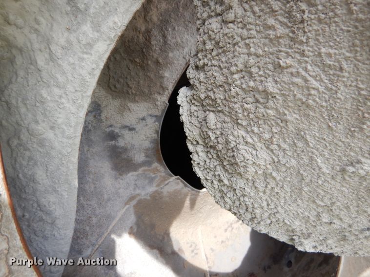 image for item GN9341 1999 International 5000 ready mix truck