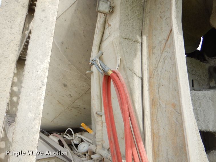 image for item GN9341 1999 International 5000 ready mix truck