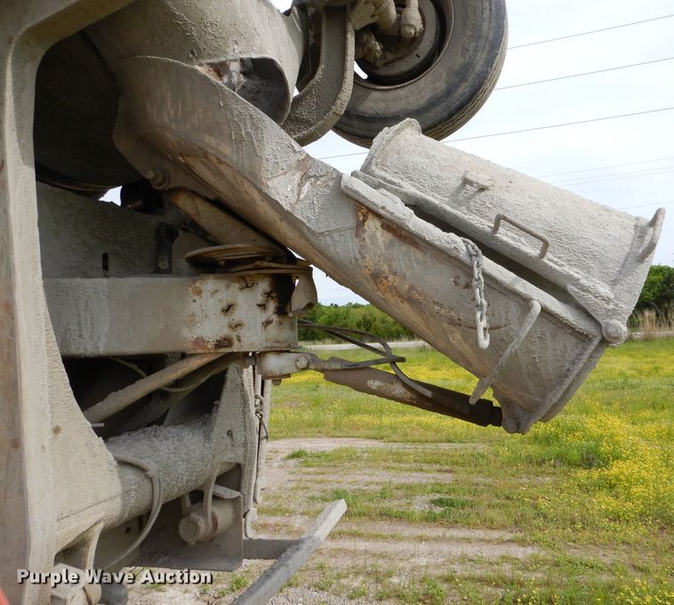 image for item GN9341 1999 International 5000 ready mix truck