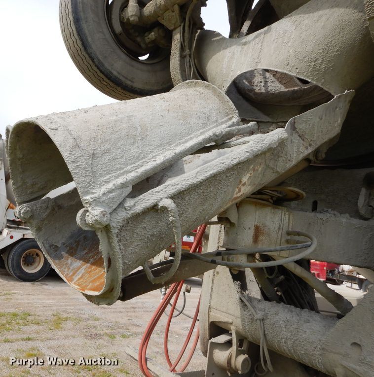 image for item GN9341 1999 International 5000 ready mix truck