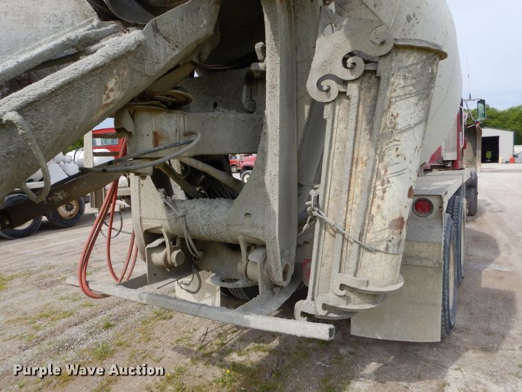 image for item GN9341 1999 International 5000 ready mix truck