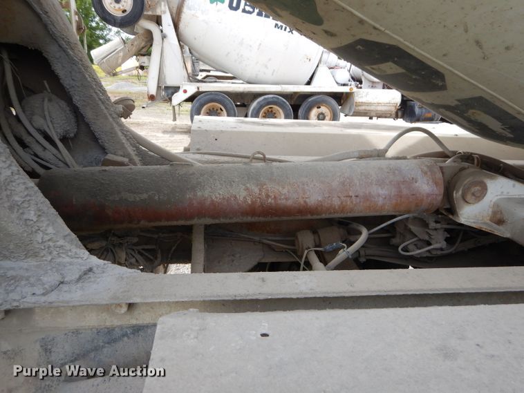 image for item GN9341 1999 International 5000 ready mix truck