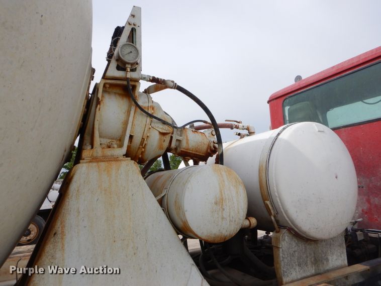 image for item GN9341 1999 International 5000 ready mix truck