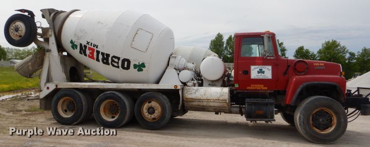 image for item GN9342 1993 Ford L8000 ready mix truck
