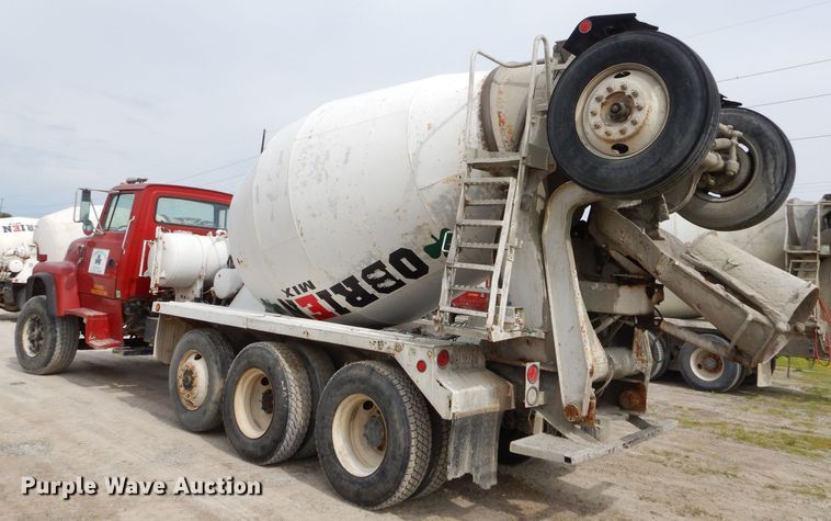 image for item GN9342 1993 Ford L8000 ready mix truck