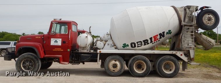 image for item GN9342 1993 Ford L8000 ready mix truck
