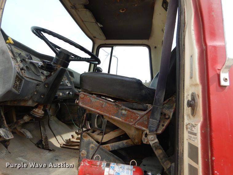 image for item GN9342 1993 Ford L8000 ready mix truck