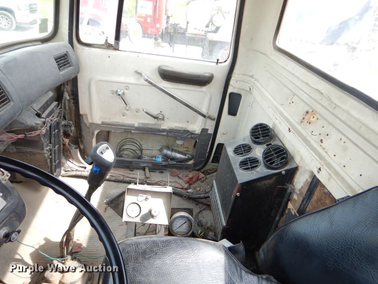 image for item GN9342 1993 Ford L8000 ready mix truck