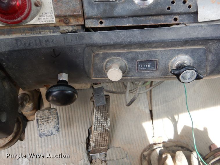 image for item GN9342 1993 Ford L8000 ready mix truck