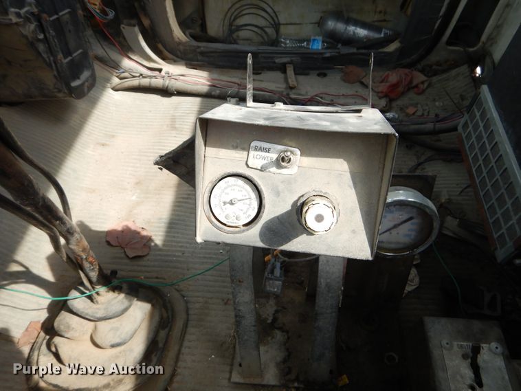 image for item GN9342 1993 Ford L8000 ready mix truck