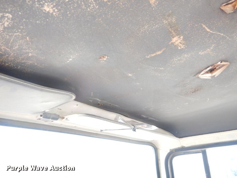 image for item GN9342 1993 Ford L8000 ready mix truck