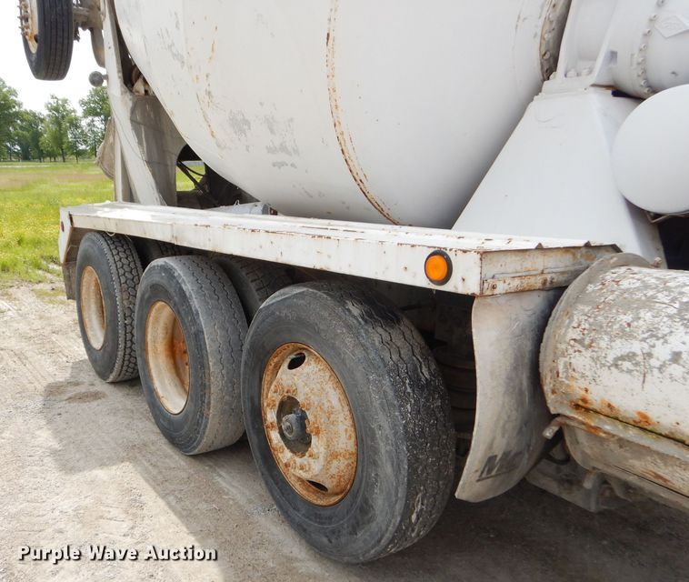 image for item GN9342 1993 Ford L8000 ready mix truck