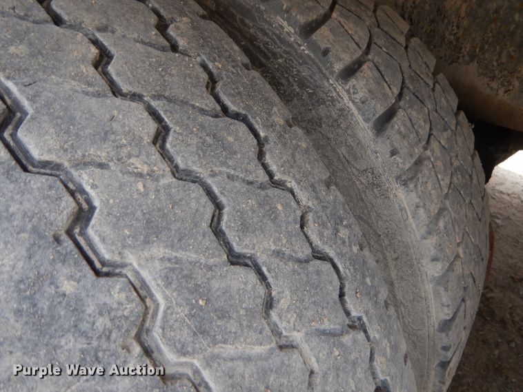 image for item GN9342 1993 Ford L8000 ready mix truck