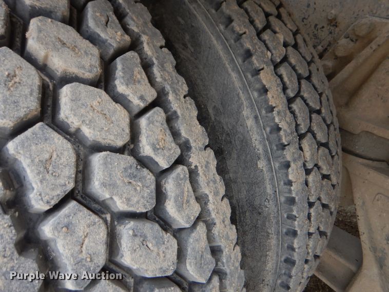 image for item GN9342 1993 Ford L8000 ready mix truck