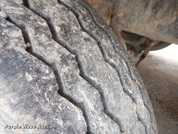 image for item GN9342 1993 Ford L8000 ready mix truck