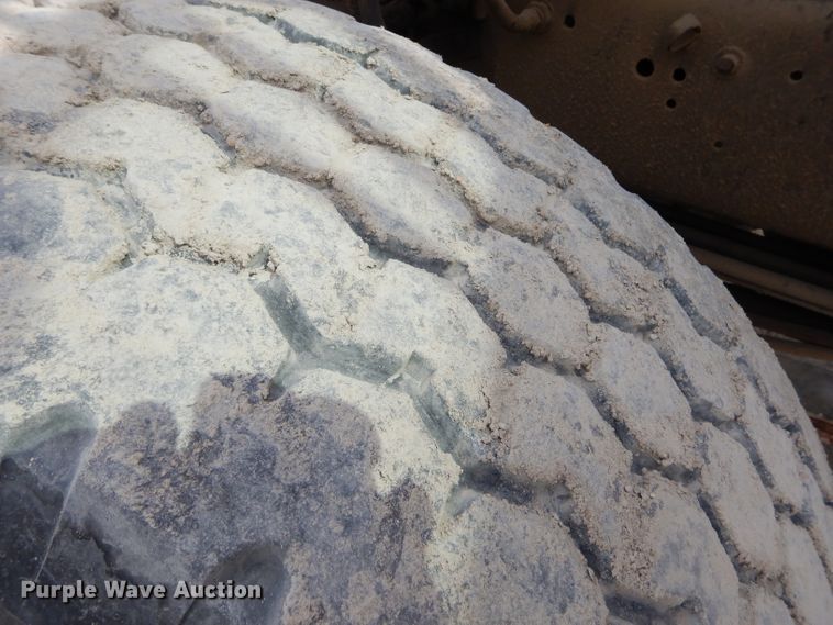 image for item GN9342 1993 Ford L8000 ready mix truck