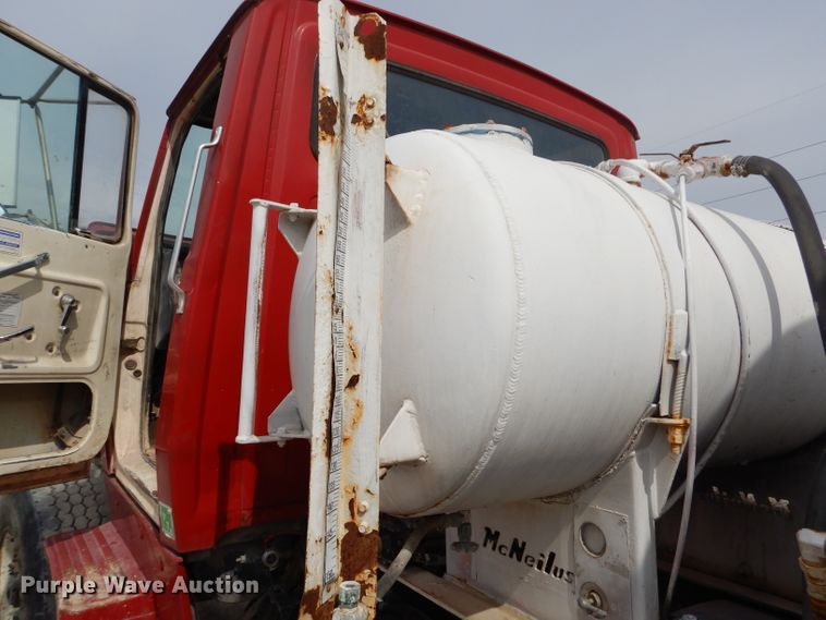 image for item GN9342 1993 Ford L8000 ready mix truck