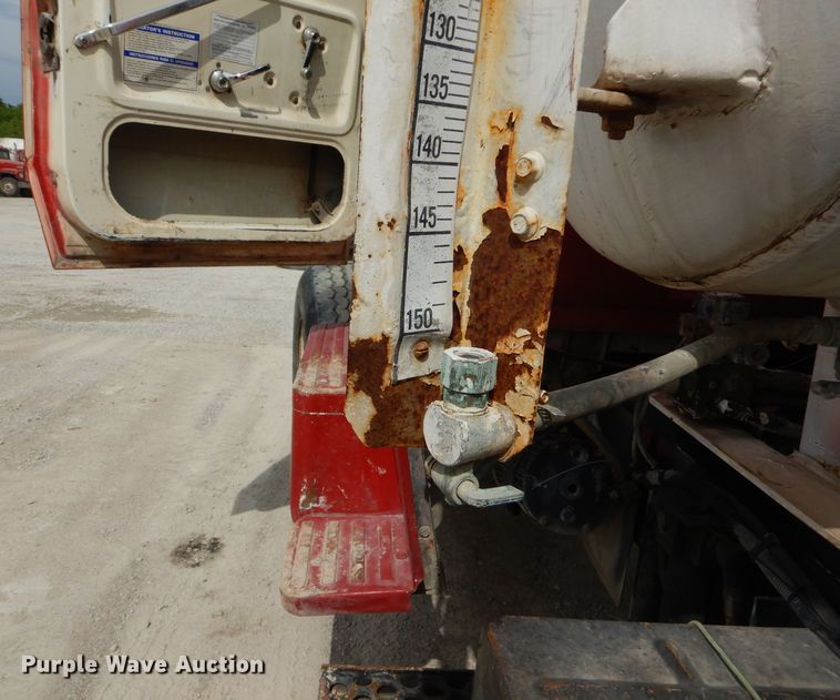 image for item GN9342 1993 Ford L8000 ready mix truck