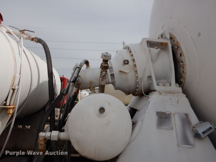 image for item GN9342 1993 Ford L8000 ready mix truck