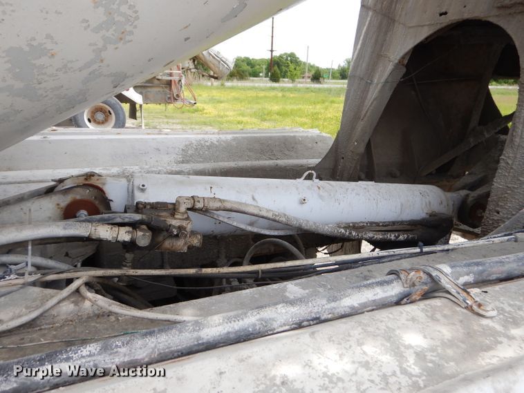 image for item GN9342 1993 Ford L8000 ready mix truck