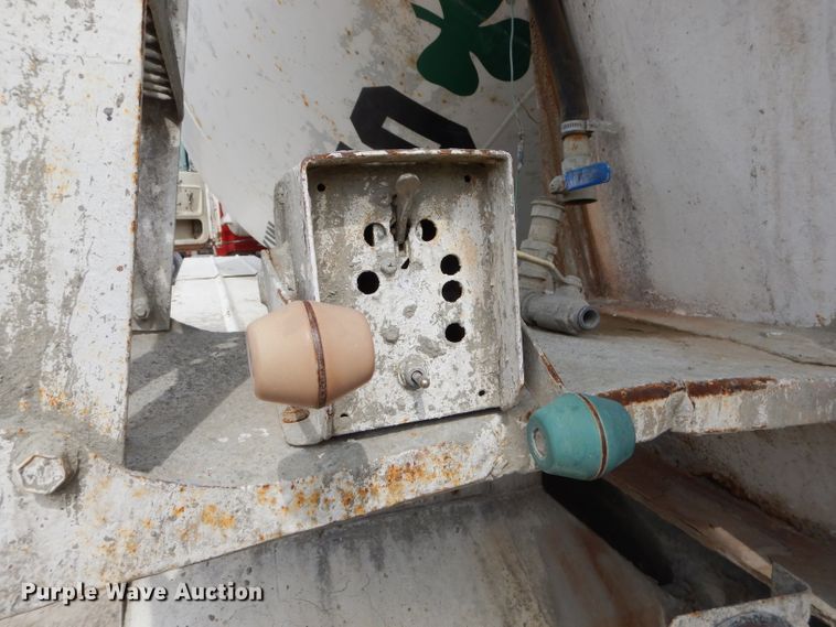 image for item GN9342 1993 Ford L8000 ready mix truck