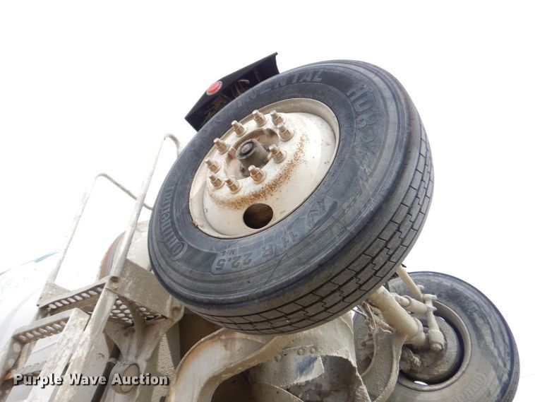 image for item GN9342 1993 Ford L8000 ready mix truck