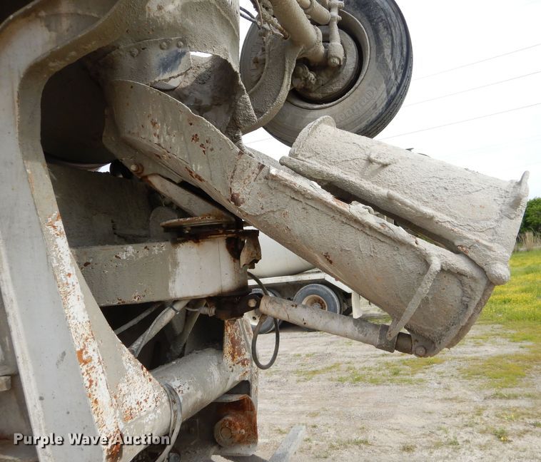 image for item GN9342 1993 Ford L8000 ready mix truck