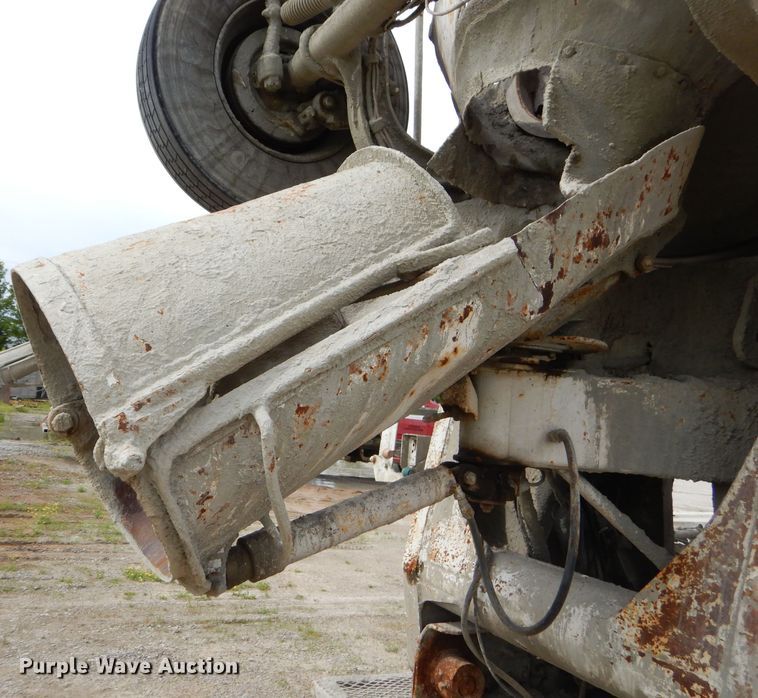 image for item GN9342 1993 Ford L8000 ready mix truck