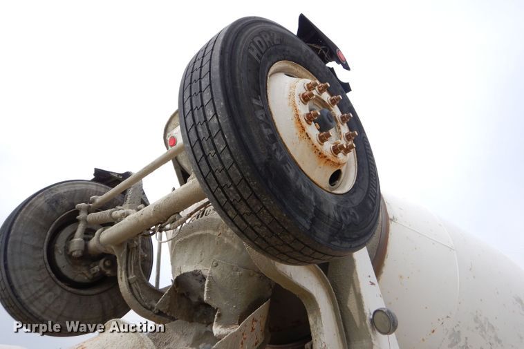 image for item GN9342 1993 Ford L8000 ready mix truck