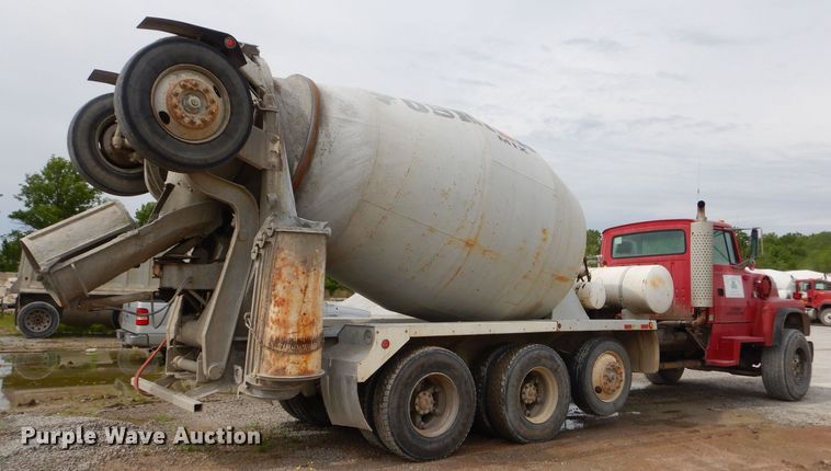 image for item GN9343 1996 Ford LT9000 ready mix truck