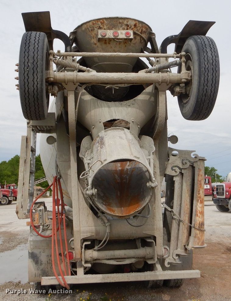 image for item GN9343 1996 Ford LT9000 ready mix truck