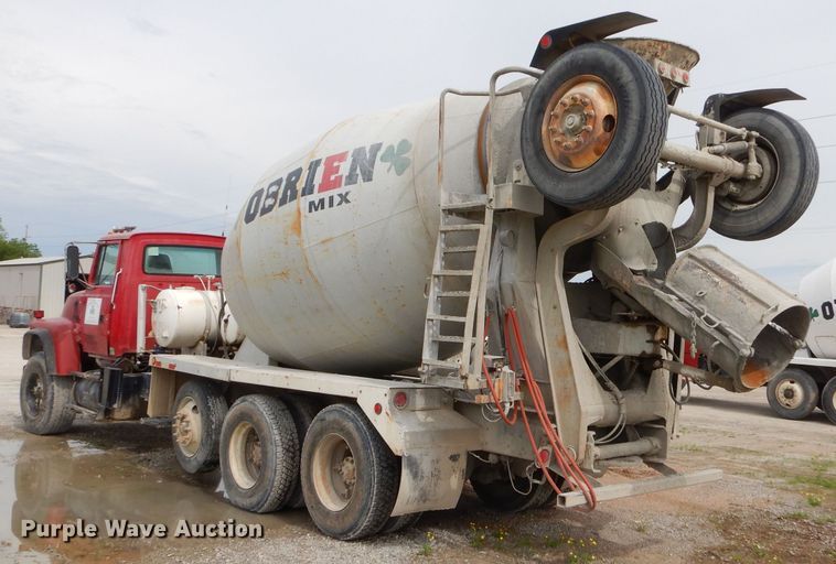image for item GN9343 1996 Ford LT9000 ready mix truck