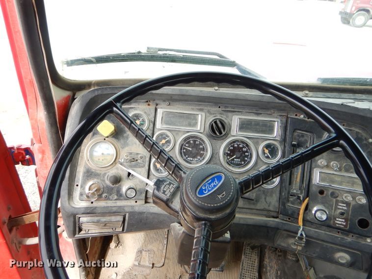 image for item GN9343 1996 Ford LT9000 ready mix truck