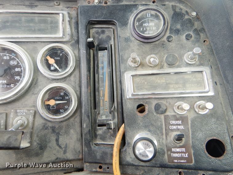 image for item GN9343 1996 Ford LT9000 ready mix truck