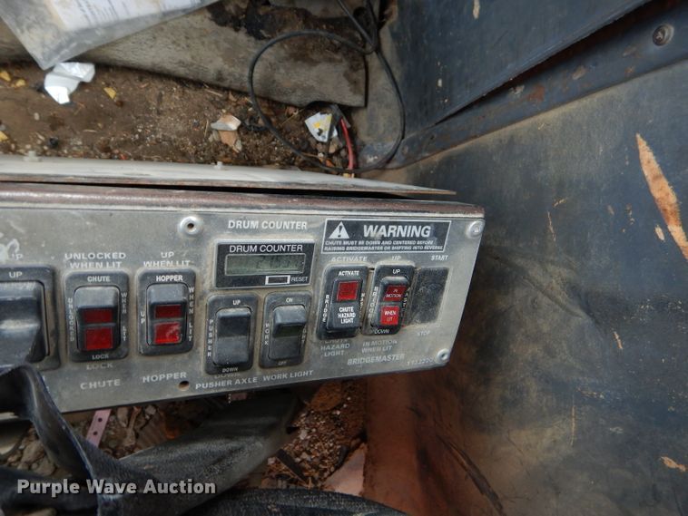 image for item GN9343 1996 Ford LT9000 ready mix truck