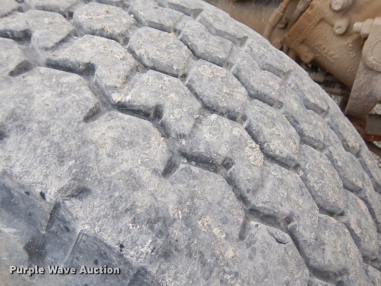 image for item GN9343 1996 Ford LT9000 ready mix truck