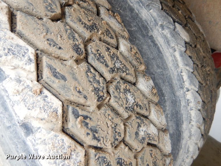 image for item GN9343 1996 Ford LT9000 ready mix truck