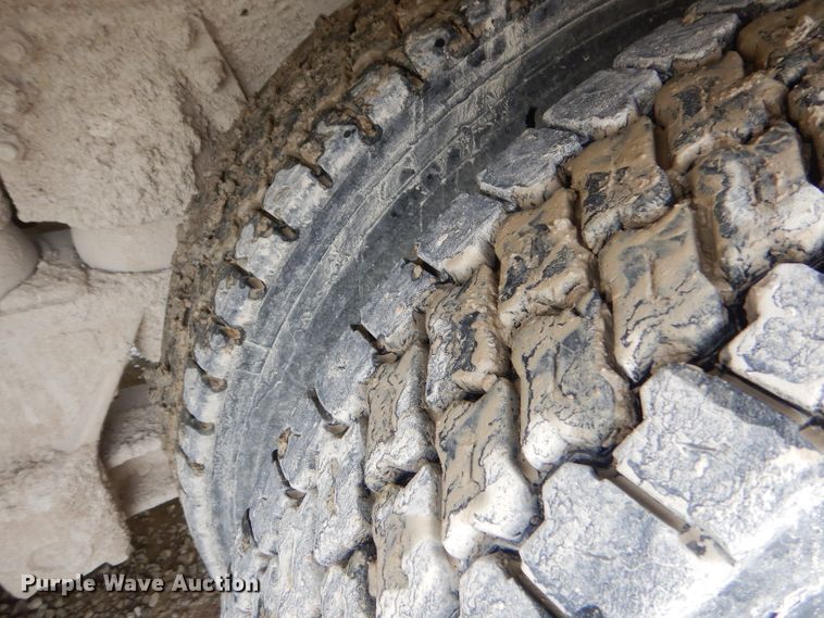 image for item GN9343 1996 Ford LT9000 ready mix truck