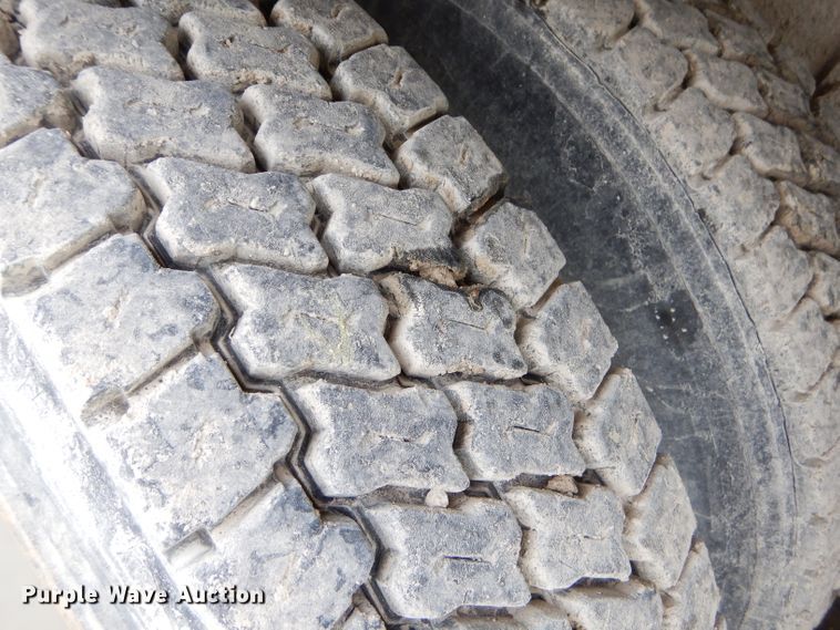 image for item GN9343 1996 Ford LT9000 ready mix truck