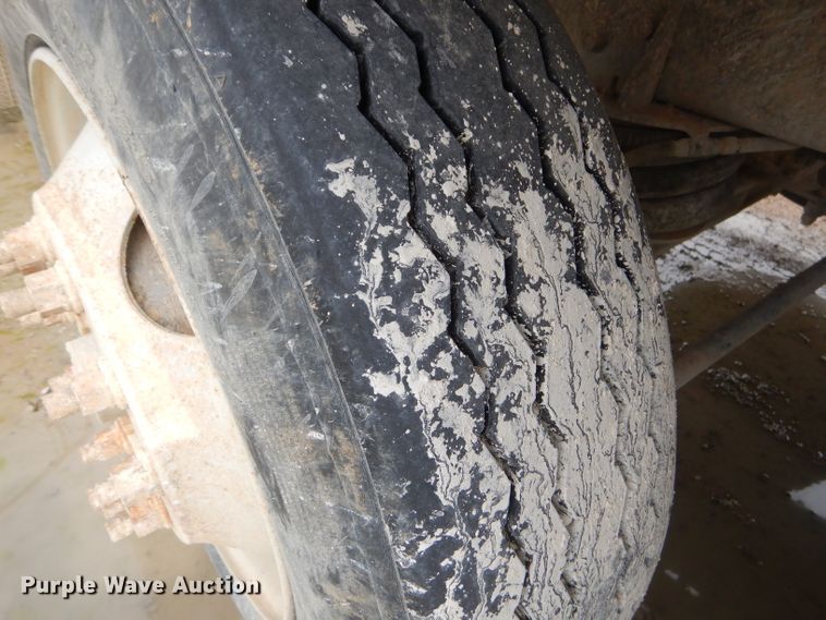 image for item GN9343 1996 Ford LT9000 ready mix truck