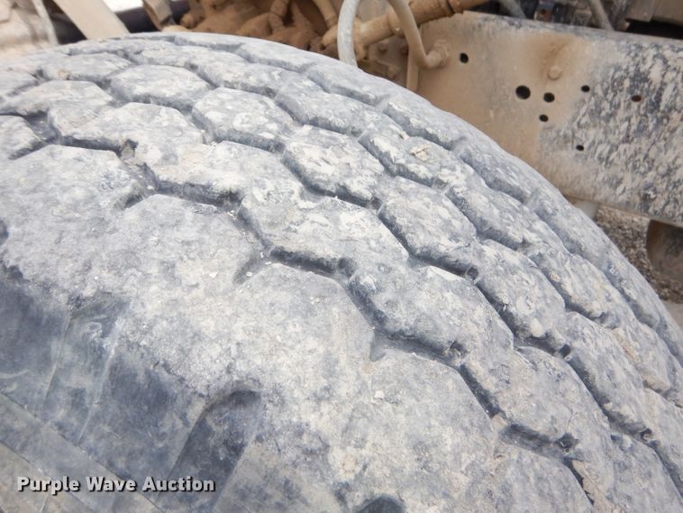 image for item GN9343 1996 Ford LT9000 ready mix truck